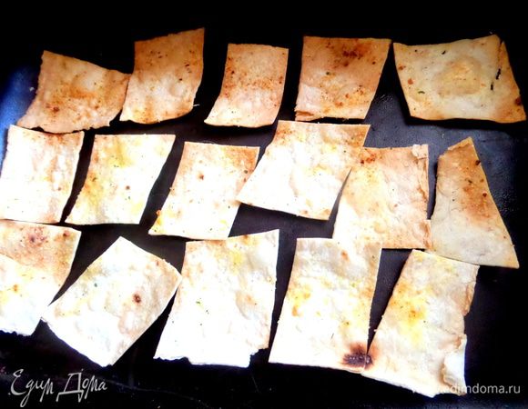 Выложить в сухую форму и запечь в разогретой духовке несколько минуток (не переворачивать).