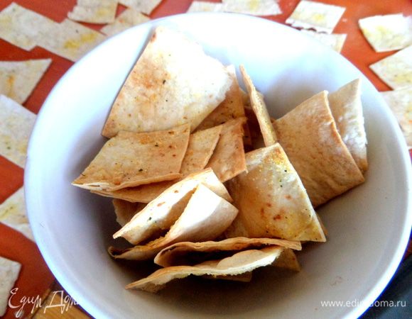 Высыпаем в пиалку и жарим следующую партию...Я делала из половины лаваша,но это очень и очень мало на семью)))