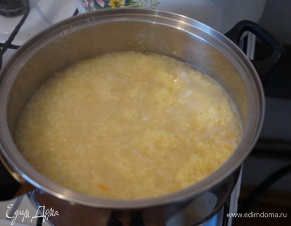 Капуста с пшеном уже сварилась.