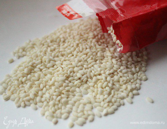 Рис  перед приготовлением ризотто нельзя мыть – вместе с водой вымывается крахмал, придающий бархатистость готовому блюду.