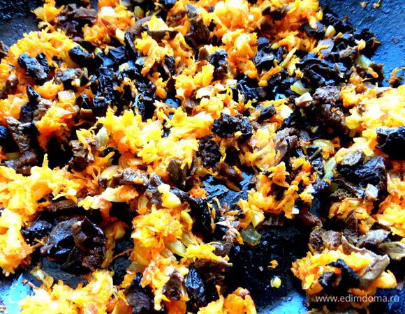 Перемешать на огне немного.