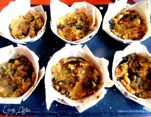 Начинаем плотно заполнять начинкой.