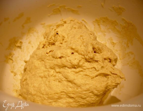 Смешаем все ингредиенты для теста кроме холодного сливочного масла до однородности. 