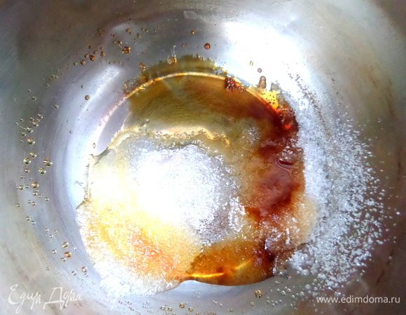 Плавим на мизерном огне,шевеля в руках турку.