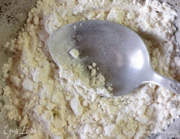 Вернемся к бульону. Спассеруем отложенные 2 ст.л. муки.