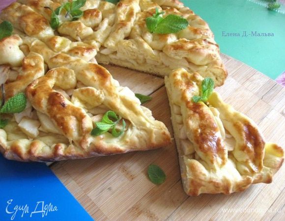 Вынуть пирог из духовки, дать отдохнуть под  льняной салфеткой или полотенцем.