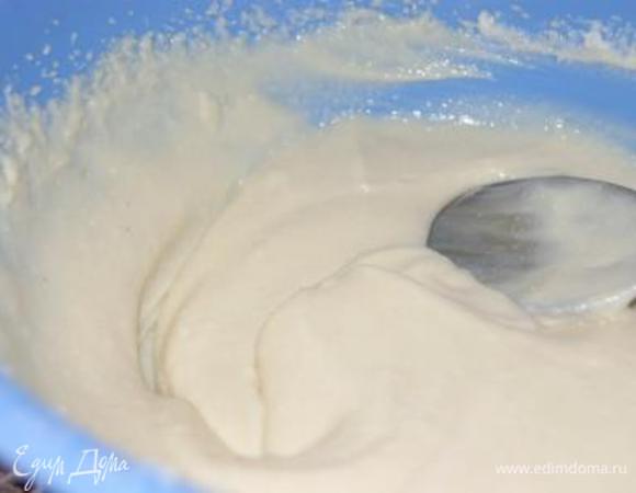 Рикоту взбить, добавить лимонный крем. По желанию добавить мак.