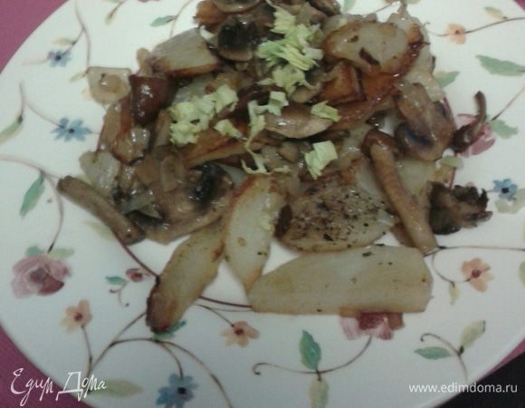 Подаем на стол, присыпав зеленью.
На постный стол можно подать с винегретом и корочкой черного хлеба. Вкусного поста!
