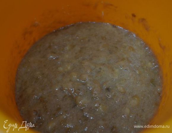 Сделать банановое пюре.