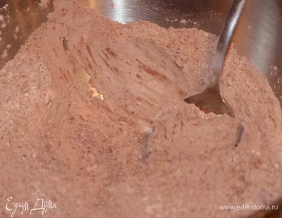 Смешиваем все сухие ингредиенты.