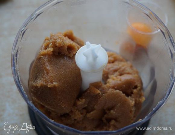 В блендере превратить в пасту.