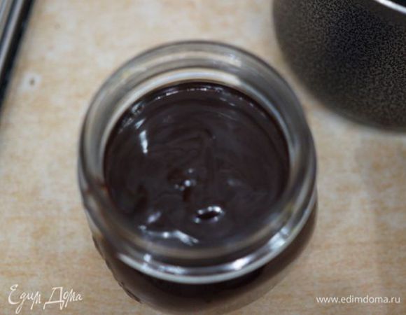 Налить в банку, накрыть, поставить в холод минимум на 30-40 минут.