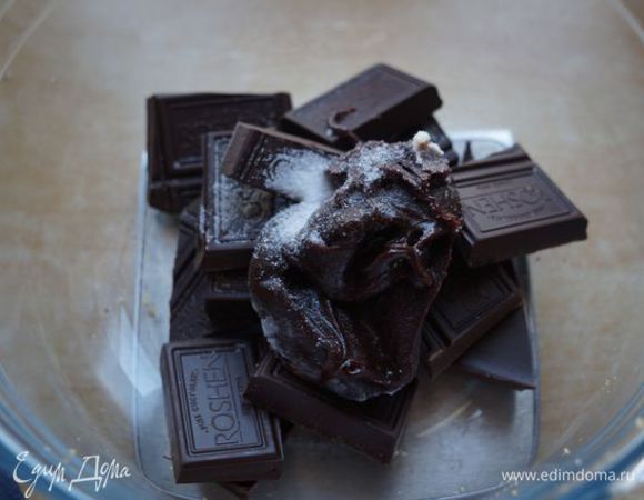 Ореховый ганаш. Шоколад соединить с соусом.