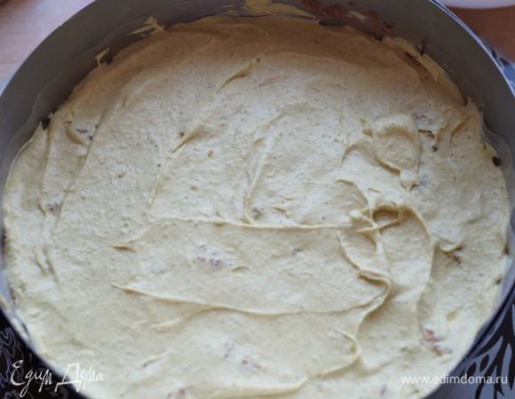 Покрыть банаковым кремом (1/3 порции).