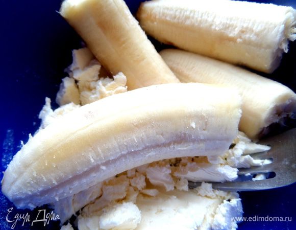 Решила добавить два маленьких бананчика мягких.