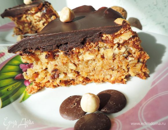 Даем глазури застыть в холодильнике и торт можно дегустировать. Любителям орехов и шоколада посвящается! Приятно аппетита!!!