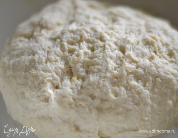 И замесить тесто.