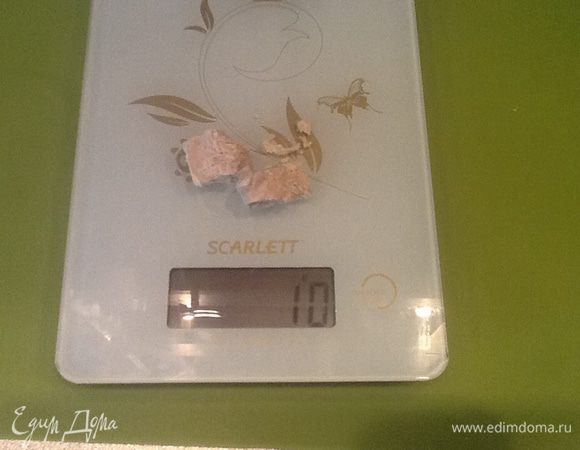 Взвешиваем дрожжи.