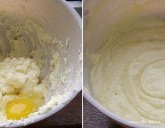 Добавить яйца по одному, взбивая несколько минут после каждого добавления. Добавить ванильный экстракт.