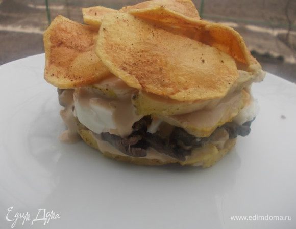 Выкладываем сверху чипсы и подаем к столу. Получилось у меня 3 порции. Приятного аппетита!!!