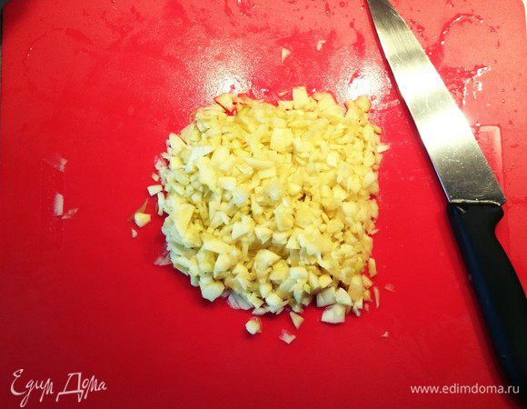 Мякоть кабачков измельчить.