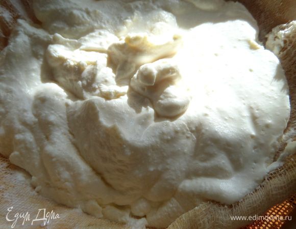 Сыр приготовила с вечера... Подробный рецепт здесь: http://www.edimdoma.ru/retsepty/64524-desert-apelsinovyy-tiramisu-retsept-domashnego-maskarpone