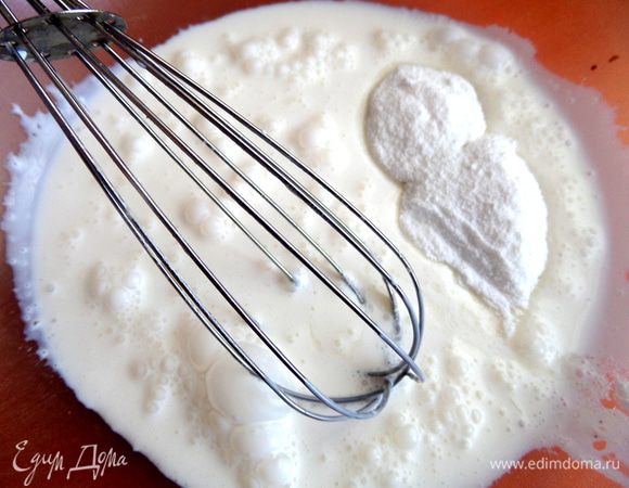Взбила сливки с пудрой.