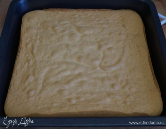 Выпекаем при 175"С около 25 минут, до готовности, бисквит остужаем.