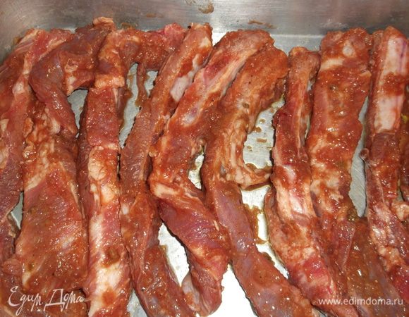 Выкладываем на смазанный маслом противень или форму,закрываем фольгой и ставим в духовку на 1-1,5 часа при 220 гр