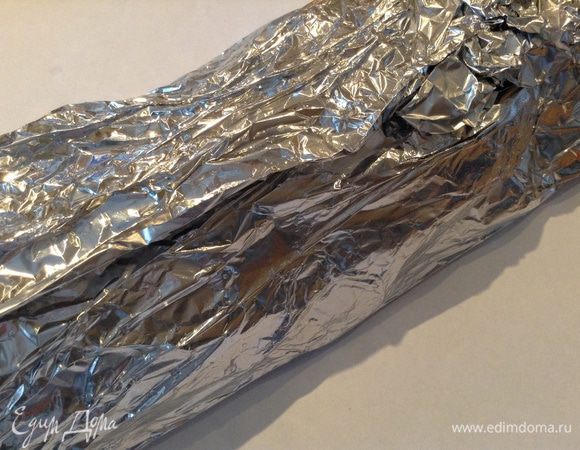 Завернуть в фольгу и оставить на 15 минут.