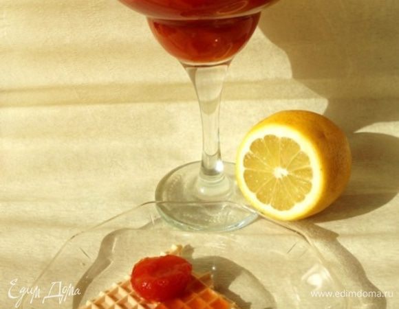 Он прекрасно подходит в качестве соуса к закускам, мясным блюдам и несладким запеканкам. Также он послужит прекрасным украшением ваших кулинарных творений. У меня он стал дополнением закусочного творожного пирога.