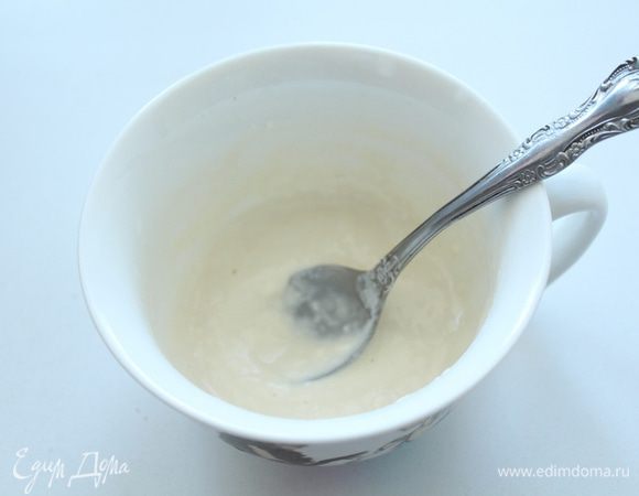 Готовим помадку:муку смешать с солью и подмешивать небольшое количество воды до консистенции теста, как на оладьи.