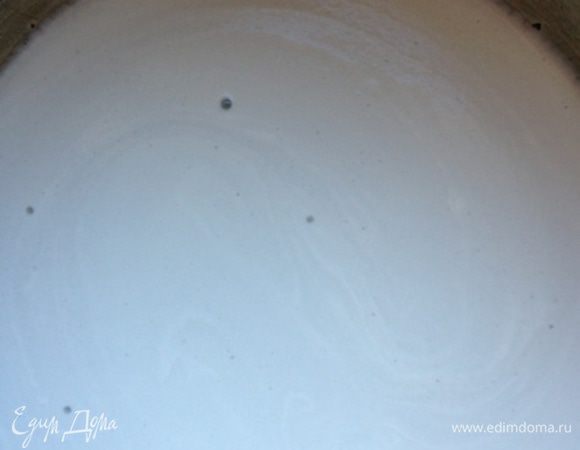 Сыворотку слегка подогреем и погасим в ней соду.