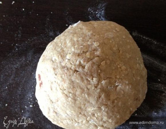 Добавим муку, манку и хлопья.