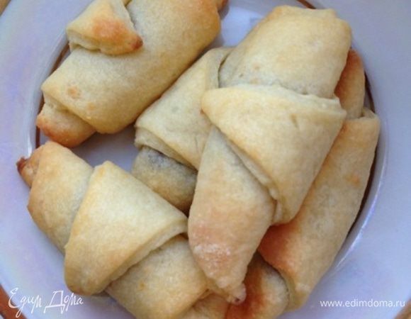 А еще можно с этого теста накрутить рогаликов! Здесь у меня с шоколадом.