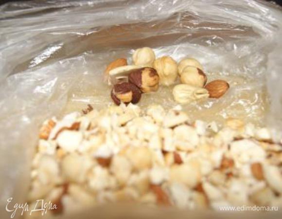 Орехи порубить.