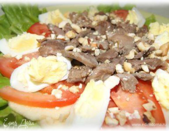 Посыпать салат орешками, полить оливковым маслом. Приятного аппетита!!!