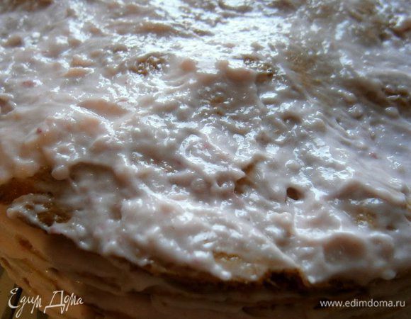 Перемазать коржи кремом.