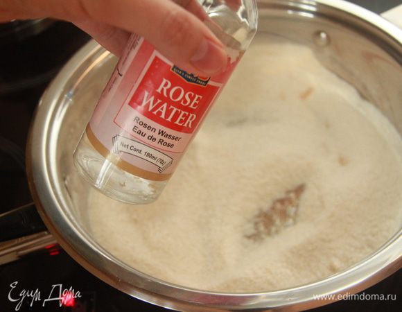 Добавить розовую воду...и...закрыть глаза, но ненадолго! Вы в райском саду, так пахнет розами! 