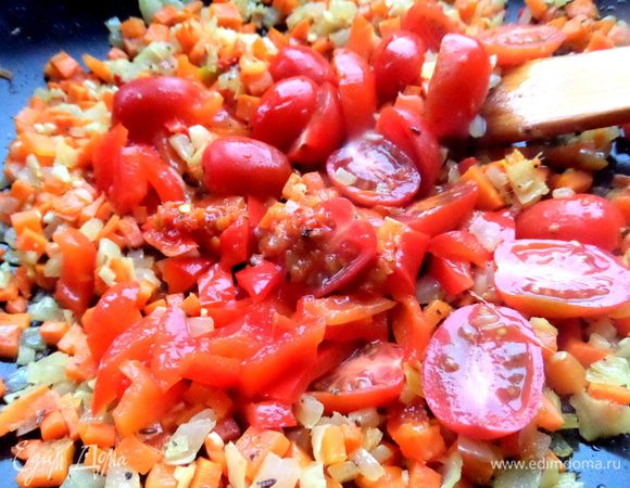 Пробуем на соль,приправы,перемешиваем!