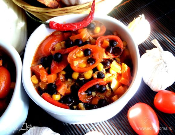 Я подавала рагу,полив его на гречку (она всегда у меня дома отваренная!) и получилось вкусно и сытно! 