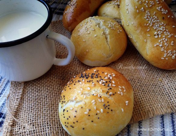 Пирожки подавать с чаем или молоком!Они вкусные как теплые,так и холодные.