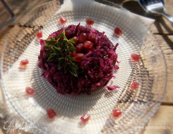 Перед подачей украсить салат зеленью и зёрнами граната.
Приятного аппетита!!! 