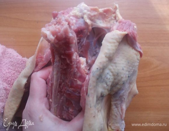 Аккуратно вытягиваем каркас...