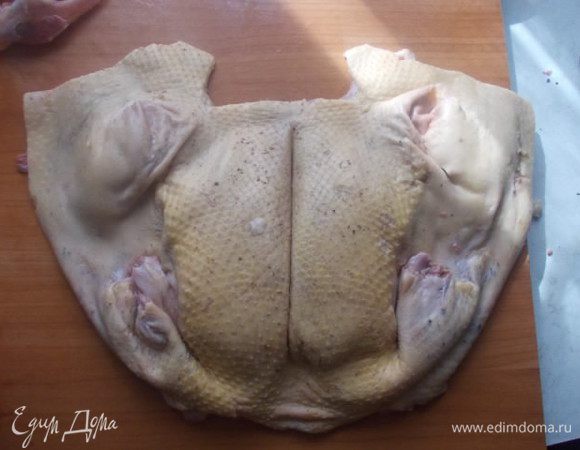 Получилась вот такая тушка, совершенно без костей.