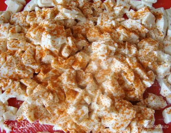 Измельчить, смешать с приправами о оливковым маслом.