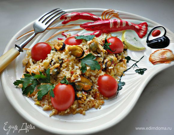 Раскладываем по тарелкам, украшаем половинками помидорок черри и веточками петрушки. Угощайтесь! Очень вкусно!!!