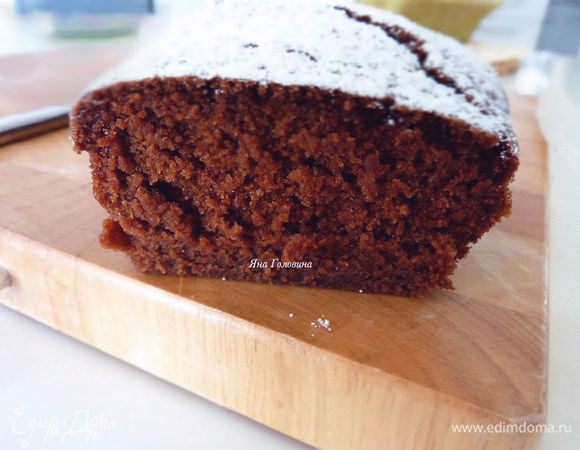 Вылить тесто в форму и запекать примерно 50 минут на стандартную форму или 40 минут на низкую . Готовность проверить палочкой , на ней должны быть влажные крошки.
При желании перед подачей посыпать сахарной пудрой.