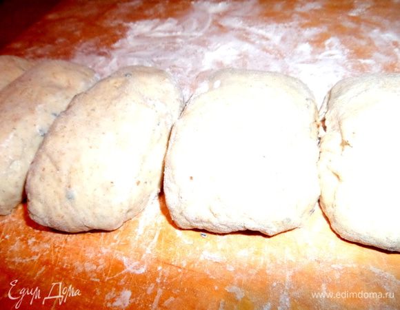 Решила поделить буханку на части...