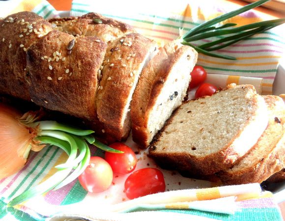 Выпекаем минут 40 при 180*. Я оставляла на ночь под полотенцем остывать.